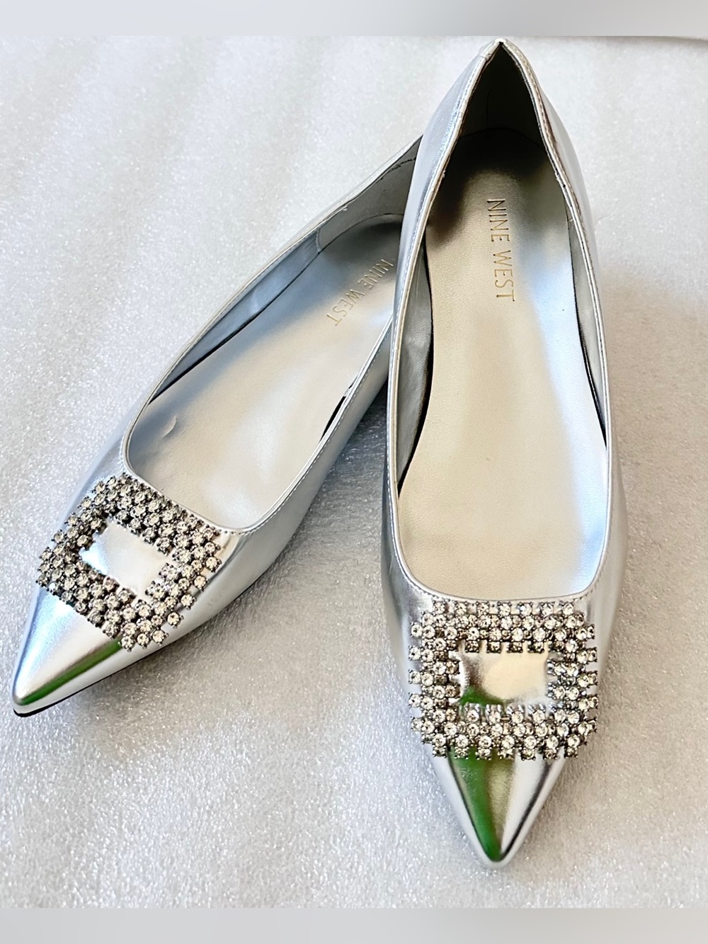 NWOT. Nine West JUNIA Silver Ballet Flat Rhinestone Buckle Size 7.5M